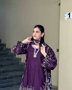 Ensemble Kurta en soie brodée violette pour femme, coupe ample, style traditionnel indien pakistanais, longueur cheville, idéal pour les fêtes - Product Image 3