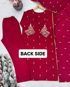 NOUVEAU DESIGNER - SPÉCIAL AID EL-FESTIVAL - ENSEMBLE SALWAR KAMEEZ 3 PIÈCES TRADITIONNEL AVEC BRODERIES ET PAILLETTES RICHES - Product Image 3