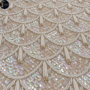 Tissu de robe à paillettes irisées avec des festons perlés et des détails en bugle |   Textile décoratif raffiné pour robes de mariée et robes de soirée - Product Image 3