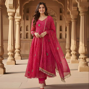 Conjunto de kurta de seda Delta con estampado Bandhani rosa y dupatta para mujer, completamente cosido con forro de crepé, disponible en todas las tallas, venta al por mayor. - Product Image 1