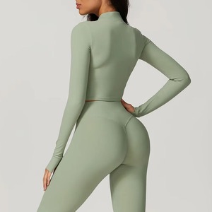 Ensemble de yoga 2 pièces vert menthe pour femme, sans couture, respirant, en spandex, avec leggings taille haute et crop top dos nageur à col rond, longueur intégrale - Product Image 5
