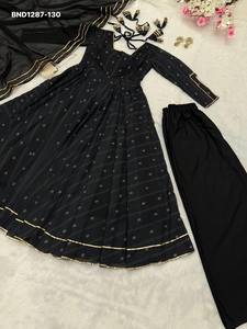 Conjunto de Anarkali con Base de Seda y Diseño de Rayas Estampadas, Manga Larga y Acolchado, Pantalón Plazzo y Dupatta, Exportador Indio - Product Image 4