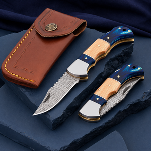 Couteau pliant artisanal en acier Damas avec manche en bois bleu, étui en cuir, personnalisable OEM/ODM, couteau de chasse d'extérieur à bord biseauté - Product Image 1