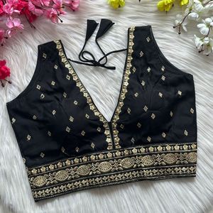 Crochets lourds rembourrés faits à la main avec belle Latkans dos ouvert Style broderie séquence travail prêt à l'emploi col en V Blouse Collection - Product Image 5