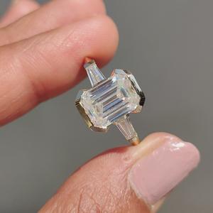 Anillo de Compromiso de Plata de Ley 925 con Tres Piedras de Moissanita, Corte Esmeralda de 2.96 CT, Corte Baguette, Anillo de Boda, Regalo de Aniversario - Product Image 6