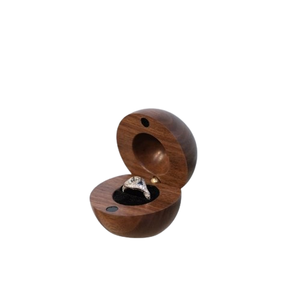 Caja de Joyería Redonda de Madera Vintage, Estuche para Anillo Individual de Nogal, Caja Magnética de Terciopelo para Propuesta de Matrimonio, Organizador de Anillos - Product Image 1