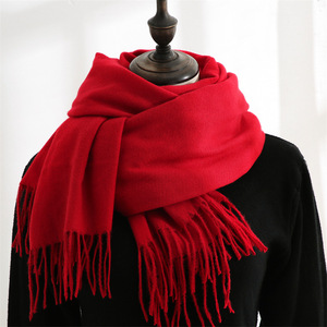 Châle long carré en polyester couleur unie marron avec franges, unisexe, pour l'automne et l'hiver, idéal comme cadeau - Product Image 2