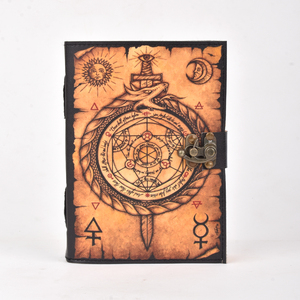 Diario con Chiusura in Metallo A5, Design Vintage con Simboli <span class=keywords><strong>Occulti</strong></span>, Copertina in Cartone |   Diario in Carta Artigianale da 100 Pagine in Stile Antico - Product Image 1