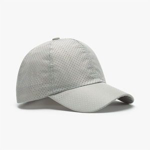 Casquette de baseball unisexe à 6 panneaux, réglable, respirante, à séchage rapide, en maille perforée au laser, avec option de logo personnalisé - Product Image 2