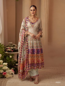 Dhwaja Export Crep Silk Taille Unique, Ensemble Cousu avec Impression Numérique et Broderie Aari - Product Image 1