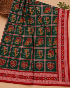 Exquisito Saree de Algodón Tejido a Mano Verde y Rojo con Motivo de Cuadrícula Pasapalli Patola Ikat y Borde Rojo, Tradicional para Bodas y Fiestas Indias - Product Image 5