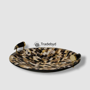 Plateau en corne naturelle artisanal moderne de qualité supérieure, idéal pour servir et décorer la table par Tradebyd - Product Image 6