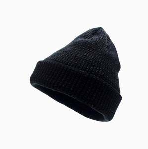 Gorro de Punto Acrílico Unisex Personalizado para Invierno, Color Sólido, con Logotipo Bordado Personalizado para Uso Diario - Product Image 1