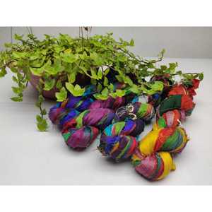 Ruban en soie de sari recyclé multicolore, bande de tissu artisanale pour le tissage et les travaux manuels - Product Image 4