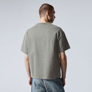 Camiseta Oversize de Hombros Caídos de Algodón Grueso 250gsm, Estilo Urbano Vintage de Verano 2025, Ajuste Holgado, 100% Algodón Personalizable - Product Image 3