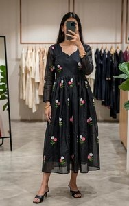 Vestido Largo Timeless Blossom, Vestido Bordado Comfort Bloom, Elegante Vestido con Nudo de Pétalos, Maxi Vestido con Bordado de Flores Reales - Product Image 2