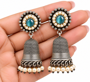 Boucles d'oreilles en laiton plaqué argent antique en forme de cloche, bijoux ethniques pour femmes pour occasions festives ARTS JEWELS - Product Image 3
