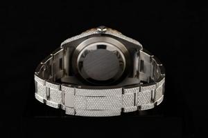 Montre-bracelet de luxe très demandée, style diamant moissanite, pour les soirées et les clubs, disponible à un prix abordable - Product Image 2