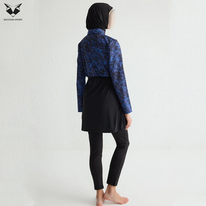 Traje de Baño Modesto 2026 en Negro y Azul con Protección UV UPF50+ Resistente al Cloro Hecho a Mano para Estilos de Vida Activos - Product Image 2