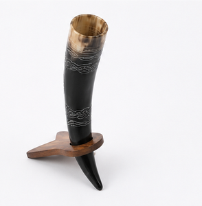 Sculpture décorative artisanale en corne de buffle naturelle avec support en bois massif, décoration d'intérieur artisanale, cadeau de collection - Product Image 1