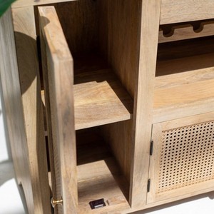 Armoire en bois Vandana Arista Sierra pour des intérieurs et extérieurs modernes et élégants - Product Image 3