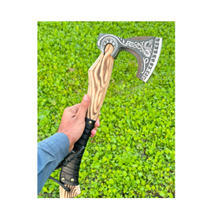 Hache de camping de luxe faite à la main THEWIZ CRAFTS en acier au carbone, tête barbue, manche en bois durable, pour fendre du bois de chauffage - Product Image 1