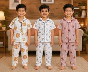 Conjunto de Pijama de Manga Corta con Cuello para Niños, Diseño Único, Suave y Casual, en Venta - Product Image 1
