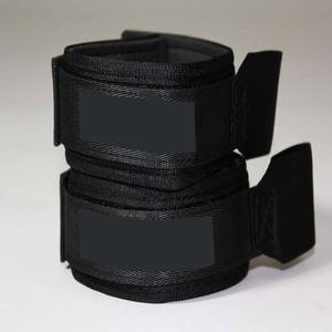 Système de fixation rapide pour gants de boxe à lacets avec convertisseur de sangle et boucle auto-agrippante pour les séances de fitness et de gym - Product Image 1