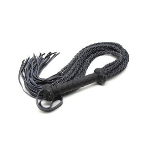 Fouet en cuir avec bandes tressées et poignée en anneau métallique - Product Image 1