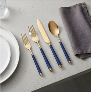 Ensemble de couverts plaqués or de style luxueux avec poignées en cuir bleu, compatibles lave-vaisselle, pièce décorative pour table de mariage - Product Image 3
