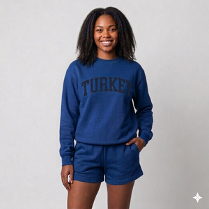 Conjunto coordinado de top de cuello alto y pantalones cortos para mujer, con textura de tela suave y estilo relajado para el día a día - Product Image 1