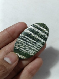 โอปอลสวิสธรรมชาติแบบขายส่ง คุณภาพสูง สีเขียว รูปไข่ สำหรับทำเครื่องประดับ งานแฮนด์เมด ขัดเคลือบด้วยแว็กซ์/น้ำมัน - Product Image 5