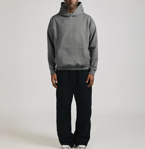 Sweat-shirt unisexe tendance en coton uni coupe classique avec logo personnalisé sur le devant, respirant, écologique et poches, idéal pour le streetwear hivernal - Product Image 5