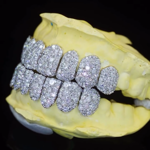 AMBER JEWELS T-770 ชุดกริลล์ฟันสีโรสโกลด์แบบเต็มชุด ประดับคริสตัลไรน์สโตนเจียระไนแบบบริลเลียนท์ ฝังแบบไมโคร สไตล์ฮิปฮอป สำหรับทุกเพศ ใช้ได้ทุกวัน - Product Image 3