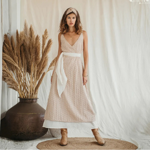 Vestido Maxi de Encaje Estilo Bohemio Orgánico Beige, Vestido de Fiesta de Cóctel de 2 Capas con Espalda Descubierta y Cinturón - Product Image 3
