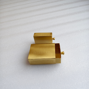 Funda de Caja de Cerillas Moderna Personalizada de Latón Dorado, Funda de Cerillas de Metal de Lujo con Logotipo Grabado, Duradera, Resistente al Agua y Ecológica - Product Image 3