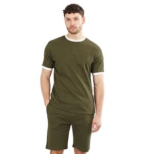 ชุดสองชิ้นสำหรับผู้ชายเสื้อยืดสีเขียวมะกอกขอบสีขาวและสั้นที่เข้ากันดีสำหรับผู้ชายเหมาะกับกีฬาและลุคลำลอง - Product Image 4