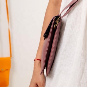 กระเป๋าถือสตรีหนังวัวแท้หรูหราแปลกใหม่มีช่องใส่โทรศัพท์มือถือขนาดเล็กกระเป๋าคาดลำตัวแบบตะวันตก - Product Image 3