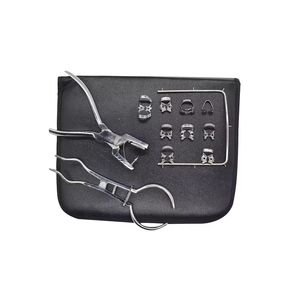 Kit d'instruments dentaires professionnels, comprenant une membrane d'isolement dentaire en caoutchouc et un ensemble d'instruments chirurgicaux pour dentiste. - Product Image 1