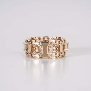 Elegante Anillo de Diamante Cultivado en Laboratorio con Corte Esmeralda en Oro de 14K, Joyería de Compromiso y Boda Unisex, Lujoso, Certificado IGI, Estilo Moderno y Minimalista - Product Image 3