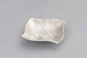 Bandeja de Servicio de Aluminio Metálica Elegante para Restaurantes, Bandeja Decorativa de Metal con Forma de Hoja - Product Image 2