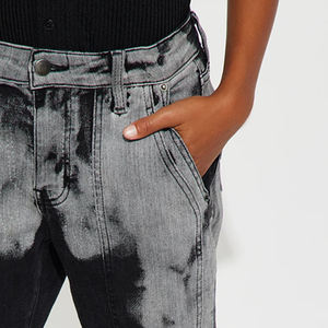 Pantalon pour garçons avec fermeture boutonnée et zip, logo personnalisé, design élégant 2026 / Pour acheteurs en gros avec effet dégradé et poches latérales - Product Image 3