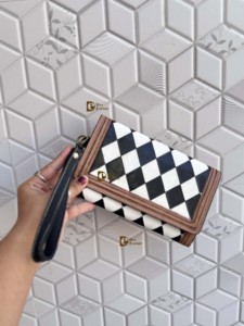 Bolso de Mano de Cuero Tallado a Mano, Elegante Bolso de Mano con Patrón a Cuadros Blanco y Negro, con Correa para la Muñeca, Estilo Occidental, para Uso Diario de Mujeres - Product Image 5