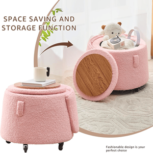 Comodo Pouf Rotondo Convertibile con Copertura in Velluto Teddy Rosa e Ruote per Uso come Sgabello da Toeletta o in Cucina - Product Image 4
