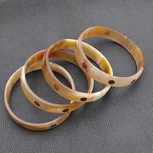 MN EXPORTS Bracelet manchette ouverte en corne de boeuf, fait main, poli, imitation perle, pour femme, design animal moderne chrétien écologique - Product Image 5