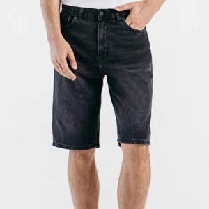Shorts de mezclilla rasgados estilo casual para hombre, con elasticidad media, estilo urbano, para verano, tipo bermuda. - Product Image 1