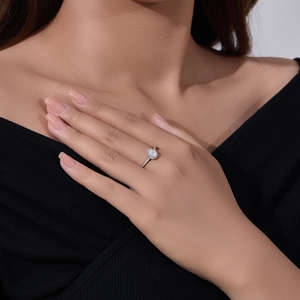 Anillo de Compromiso de Plata de Ley 925 de Alta Calidad con Moissanita VVS de Corte Pera de 0.25 Quilates, con Banda de Pavé, para Mujer - Product Image 2