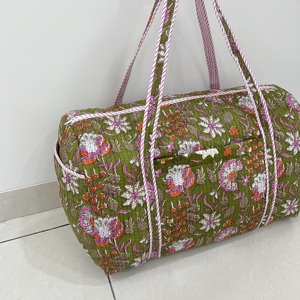 Sac de voyage en coton matelassé pour femme, grand sac de yoga, sac de week-end imprimé à la main avec fermeture éclair, motif floral, style bohème, luxe - Product Image 3