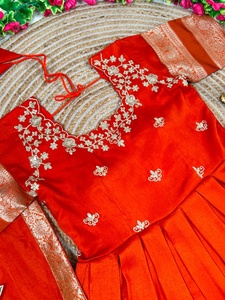 Robe Anarkali en soie mélangée rouge avec broderie florale et bordure Zari, robe de fête de mariage Voni assortie pour femmes - Product Image 4
