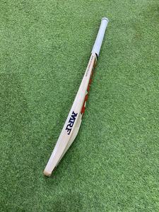 MRF CHASE MASTER, Bate de Críquet de Madera de Sauce Inglés con Mango Corto - Product Image 3